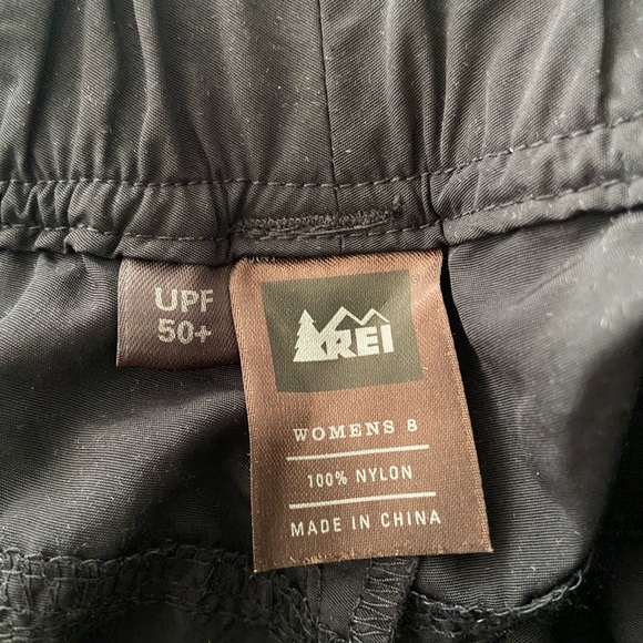 REI UPF 50+ Black Outdoor Hiking Shorts with Belted Waist Size 8 - Picture 5 of 6